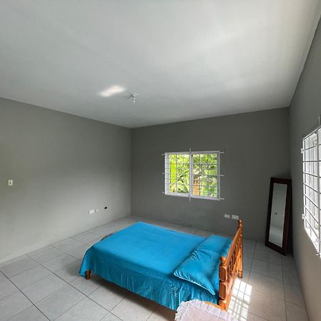 The Retreat Hotel Lyssons ภายนอก รูปภาพ