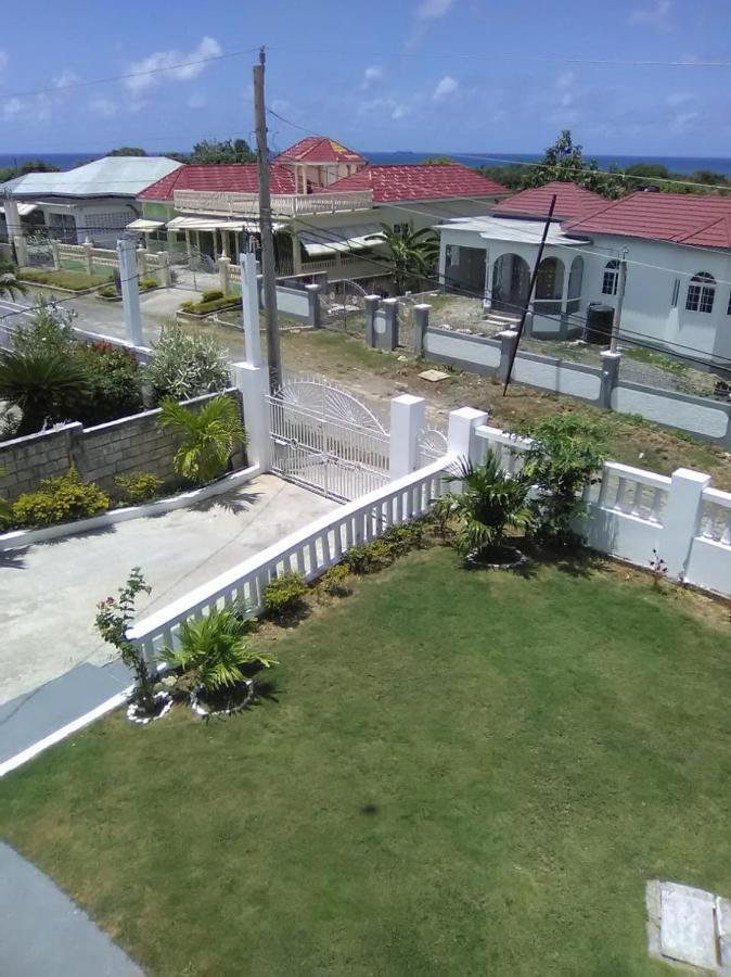 The Retreat Hotel Lyssons ภายนอก รูปภาพ