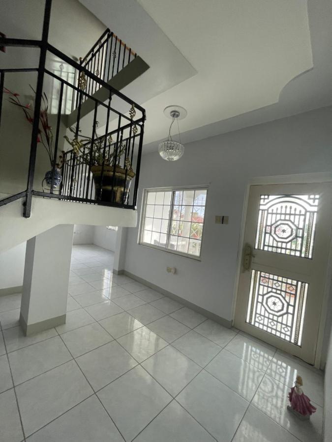 The Retreat Hotel Lyssons ภายนอก รูปภาพ