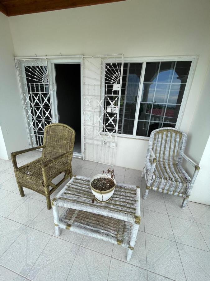 The Retreat Hotel Lyssons ภายนอก รูปภาพ