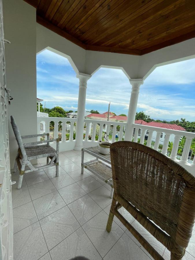 The Retreat Hotel Lyssons ภายนอก รูปภาพ