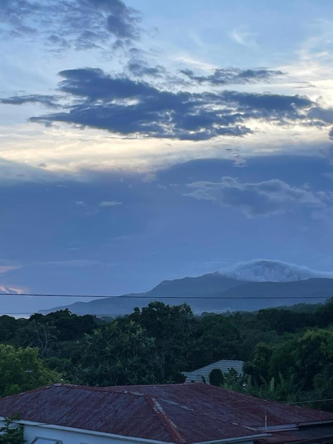 The Retreat Hotel Lyssons ภายนอก รูปภาพ