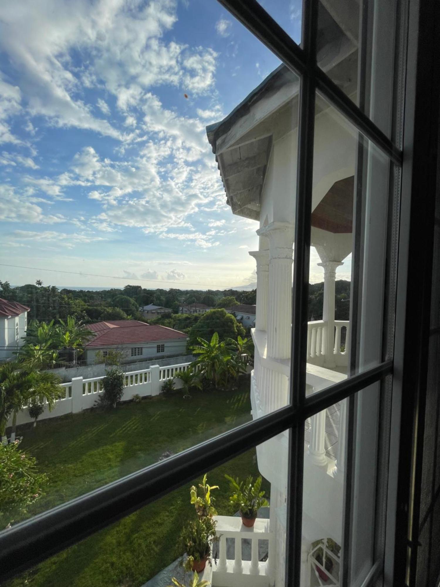The Retreat Hotel Lyssons ภายนอก รูปภาพ
