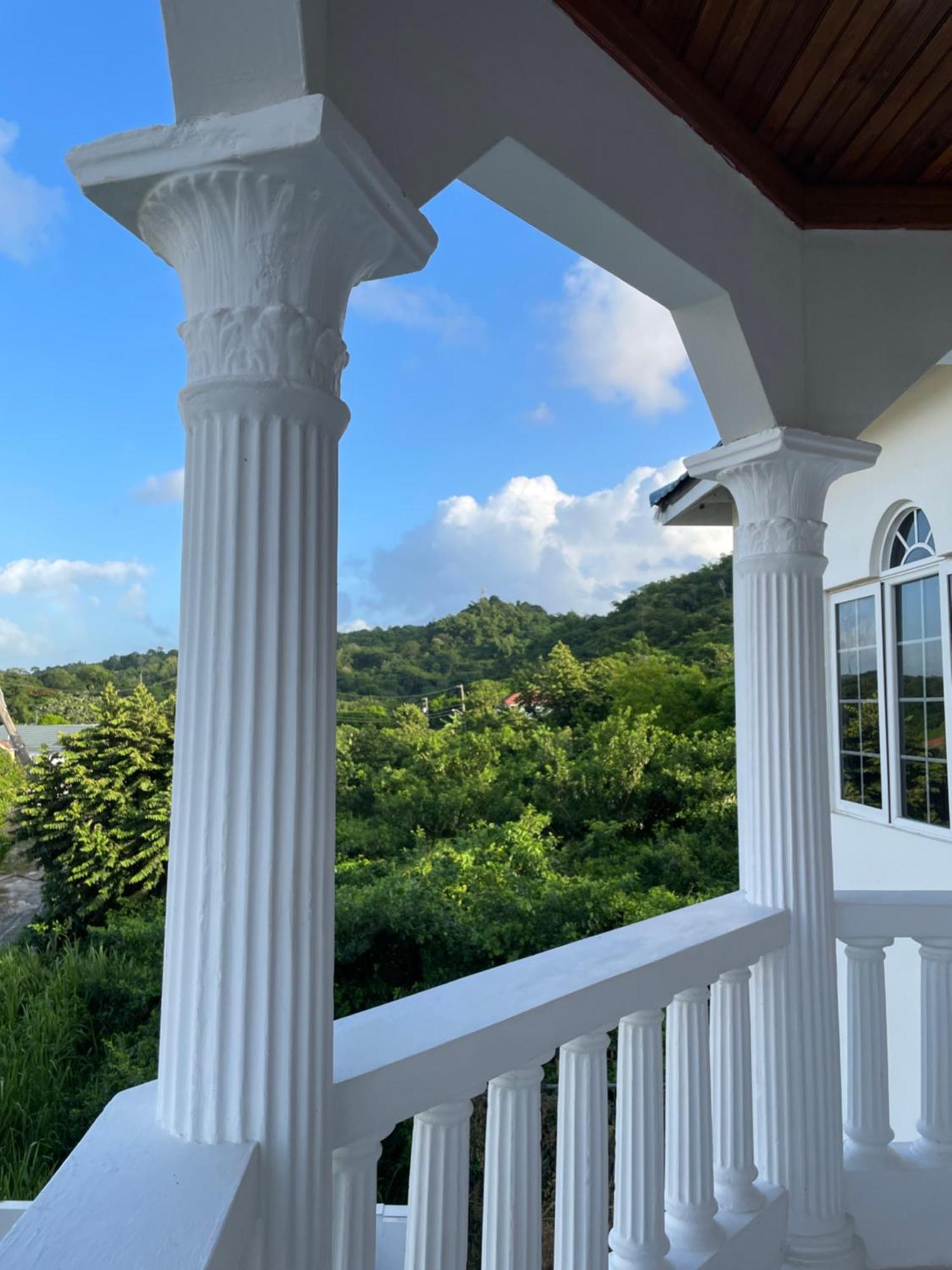 The Retreat Hotel Lyssons ภายนอก รูปภาพ