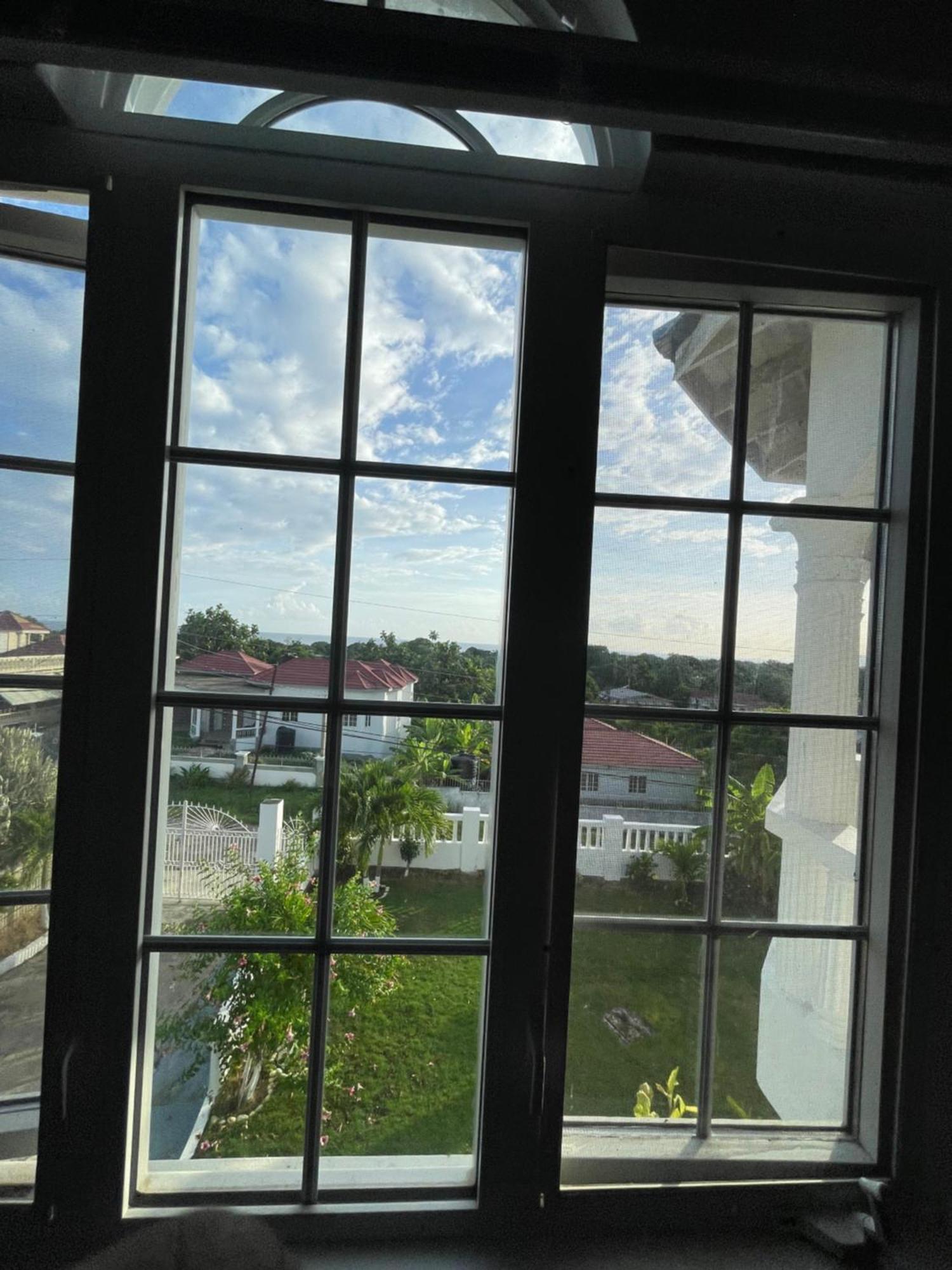 The Retreat Hotel Lyssons ภายนอก รูปภาพ